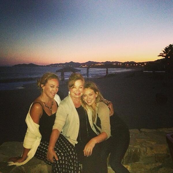 hilary_haylie_duff_mothers_day