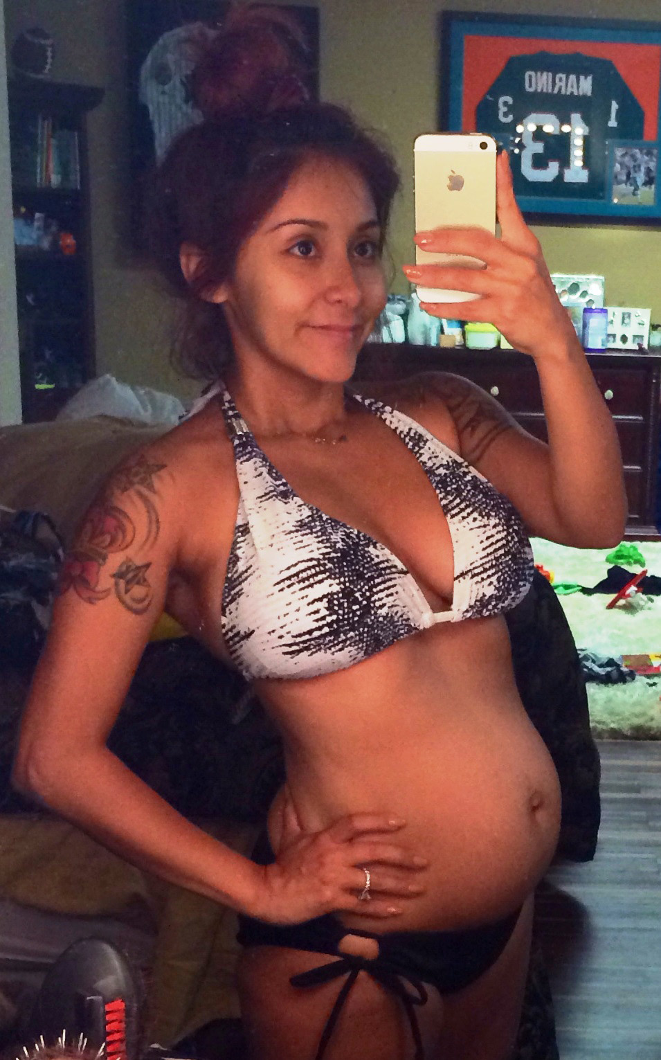Snooki Shows Off Her Baby Bump