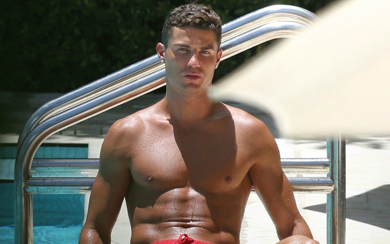 Red Hot Cristiano Ronaldo Sunbathes Poolside With Mystery Woman Star Magazine 