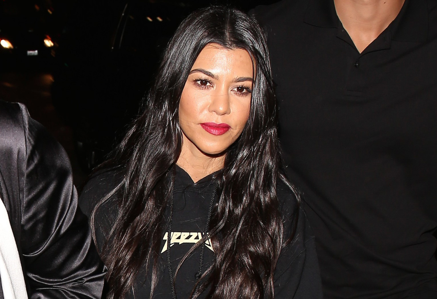 [VIDEO] Kourtney Kardashian Flashes Leg In Skin-Tight Lace Pants