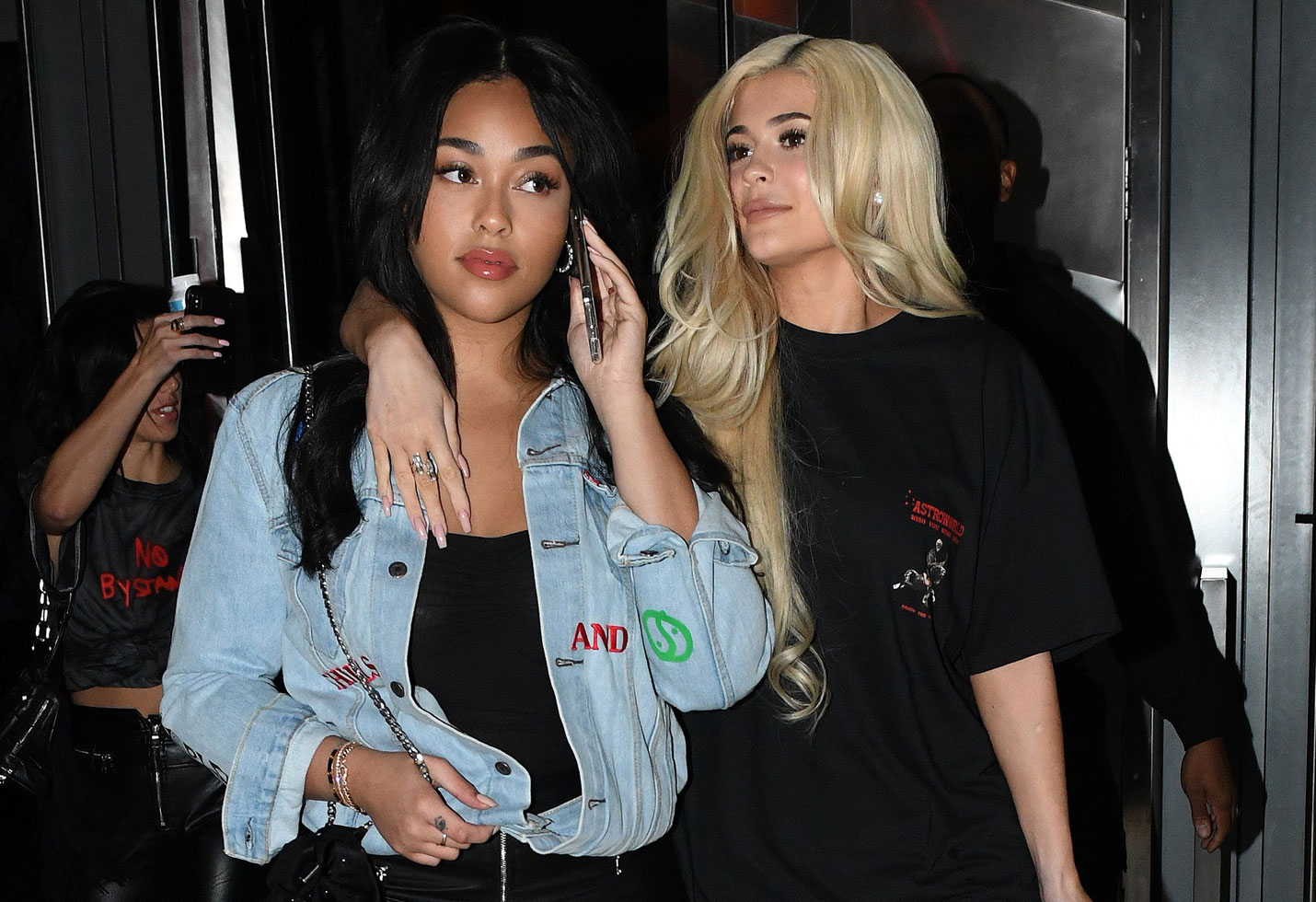 Photos Kylie Jenner Ditches Sisters For Travis Scott