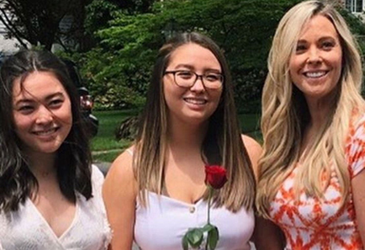 Kate Gosselin Celebrates Twin Daughters’ HS Graduation — Sans Jon